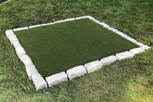 Kennewick Tee box made of synthetic grass surrounded by stone border